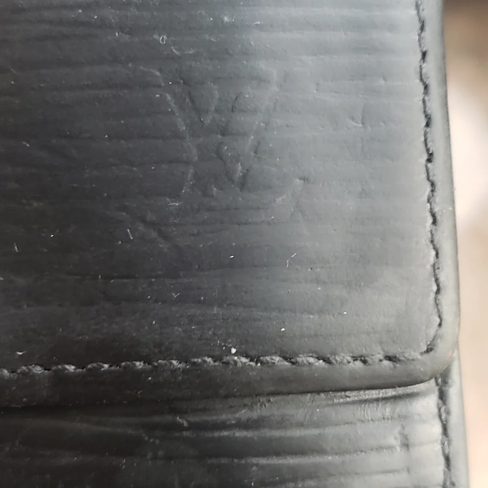 Louis Vuitton Epi Elise Wallet - Black
